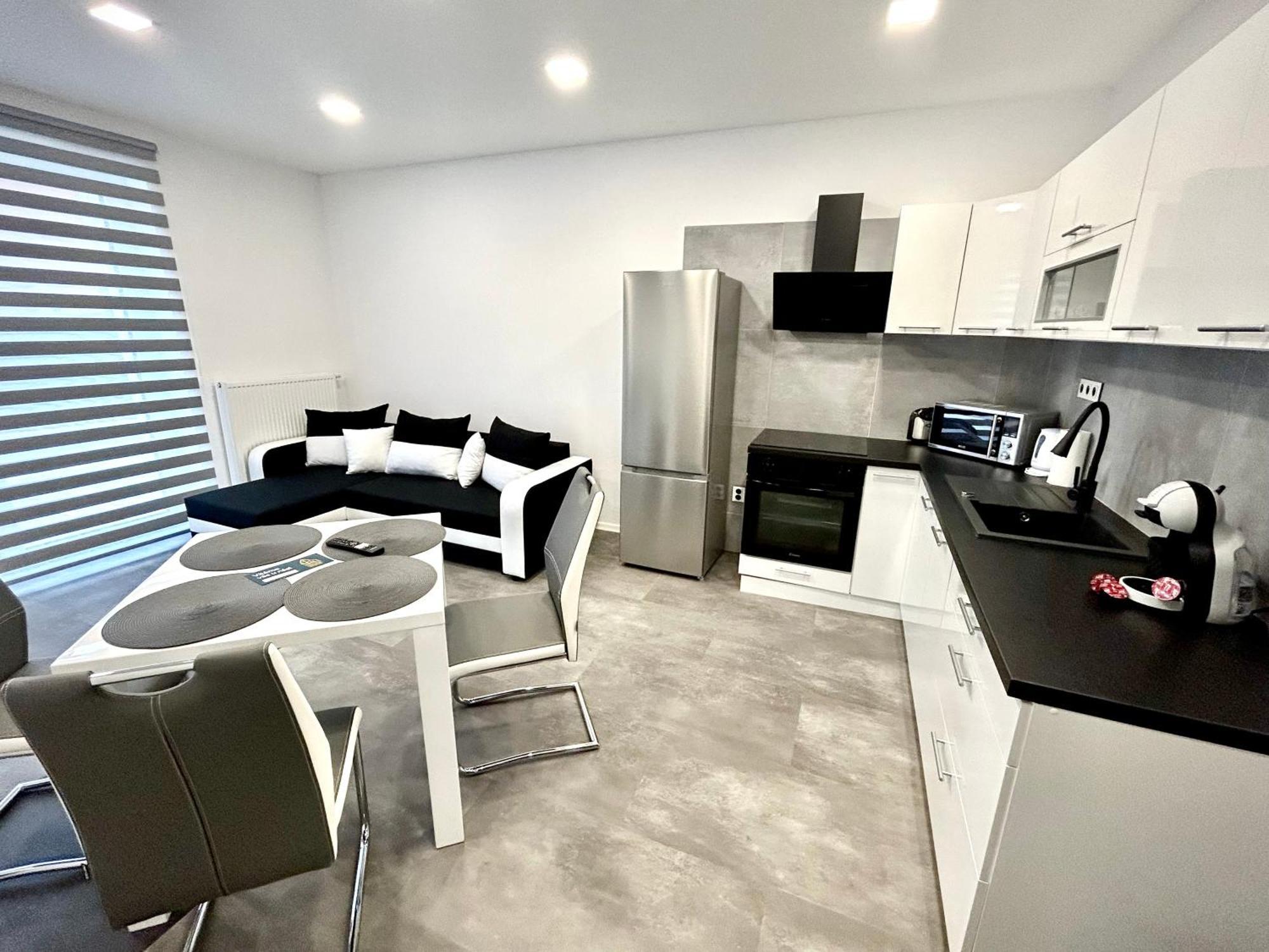 Apartmany Premium Se Soukromym Parkovanim Ческа-Липа Экстерьер фото